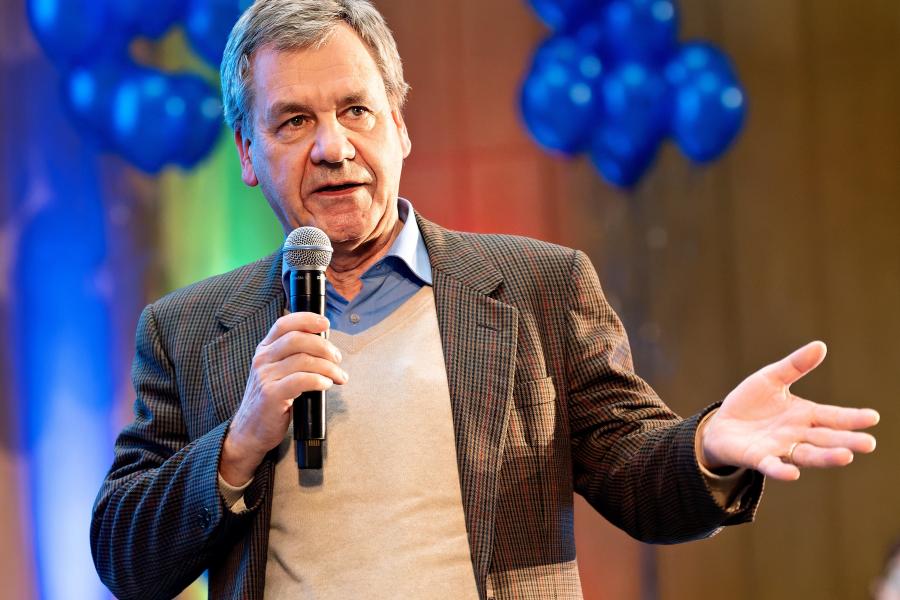 DMV-Präsident Jürg Kramer bei der Mathekalender-Preisverleihung 2024